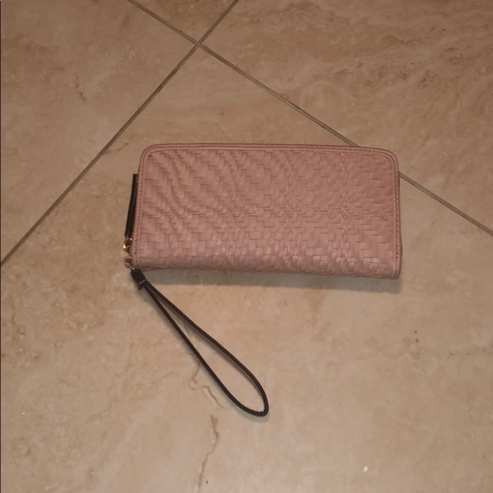 Pink detailed clutch